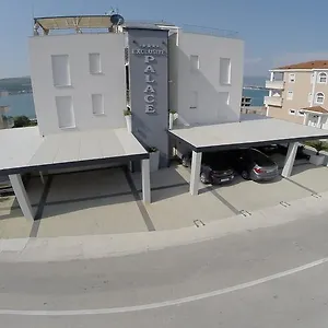 apartments-exclusive-palace.hotels-in-trogir.com/