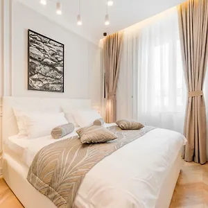 Luxury L'avenue Guest house
