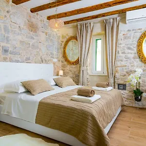 Lux Aurelius In Centre Old Town Guest house